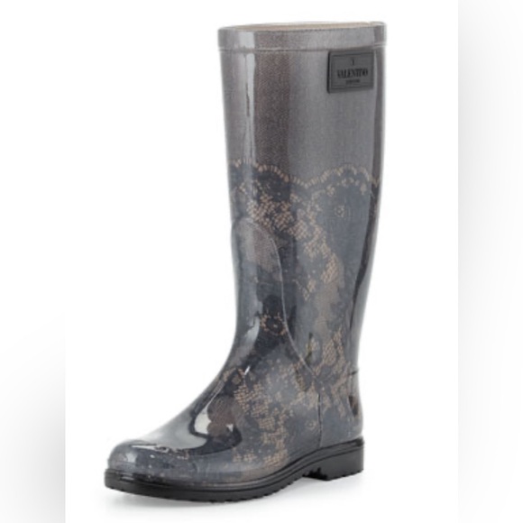 Valentino Garavani Blue Blush Lace Printed Rain Boots - Luxury and Elegance - Picture 2 of 10